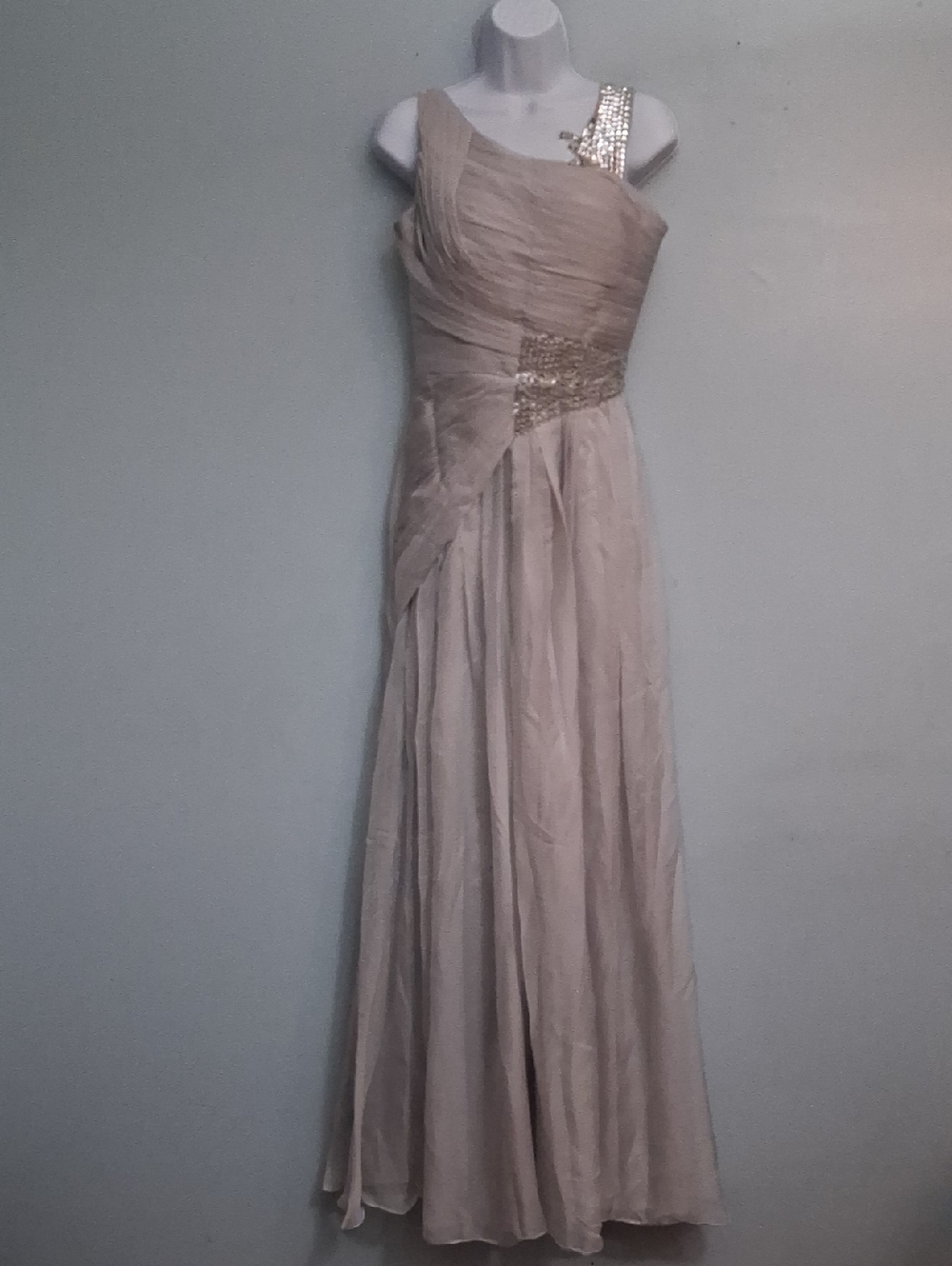 Bridess Size 4US One-Shoulder Light Gray T Evening Gown with Sequin Accent.